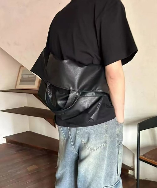 WESTBOY(ウエストボーイ)の「ユニセックス A4収納可 2WAY レザーライク ビッグトート&ショルダーバッグ WO26S5BG11(ショルダーバッグ・メンズ・ブラック・FREE)」の1枚目の写真