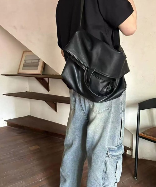 WESTBOY(ウエストボーイ)の「ユニセックス A4収納可 2WAY レザーライク ビッグトート&ショルダーバッグ WO26S5BG11(ショルダーバッグ・メンズ・ブラック・FREE)」の4枚目の写真