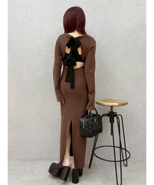 EVRIS（エヴリス）の「バックリボンロングニットワンピース（ワンピース・レディース・ブラウン/ブルー/ブラック・FREE）」の2枚目の写真