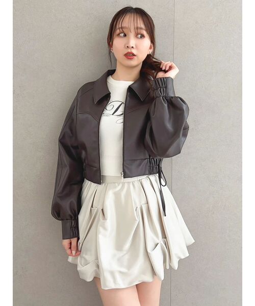 dazzlin（ダズリン）の「サイドギャザーショートブルゾン（ブルゾン・レディース・ダークブラウン/アイボリー・FREE）」の4枚目の写真