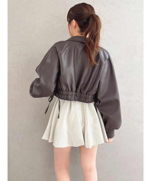 dazzlin（ダズリン）の「サイドギャザーショートブルゾン（ブルゾン・レディース・ダークブラウン/アイボリー・FREE）」の5枚目の写真