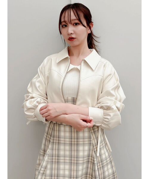 dazzlin（ダズリン）の「サイドギャザーショートブルゾン（ブルゾン・レディース・ダークブラウン/アイボリー・FREE）」の12枚目の写真