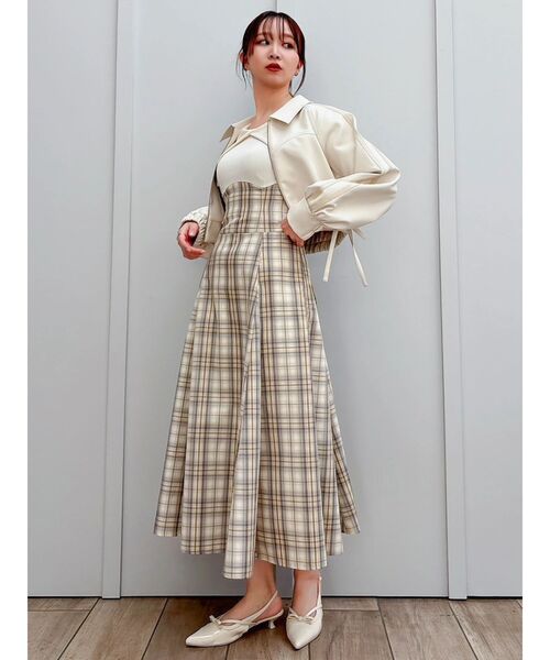 dazzlin（ダズリン）の「サイドギャザーショートブルゾン（ブルゾン・レディース・ダークブラウン/アイボリー・FREE）」の16枚目の写真