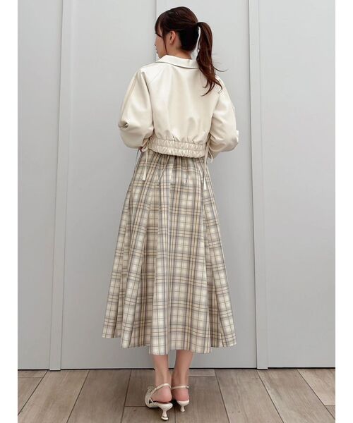 dazzlin（ダズリン）の「サイドギャザーショートブルゾン（ブルゾン・レディース・ダークブラウン/アイボリー・FREE）」の19枚目の写真