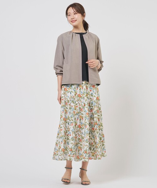 J.PRESS Ladies(J.プレス レディス)の「スパンボタニカル プリント ロング フレア スカート(スカート・レディース・ホワイト系5/ネイビー系5・XS)」の10枚目の写真