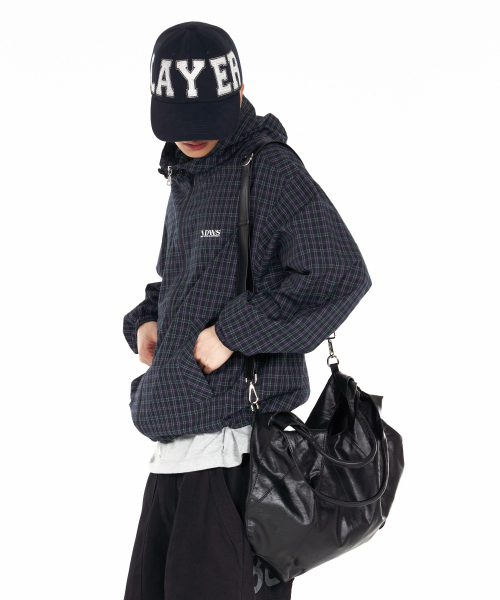 IDWS(アイドンワナセル)の「Pitcher Hobo Bag Black(ショルダーバッグ・レディース・その他・OS)」の9枚目の写真