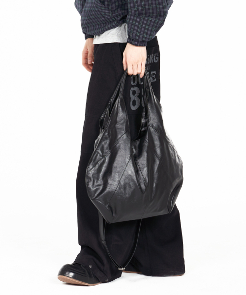 IDWS(アイドンワナセル)の「Pitcher Hobo Bag Black(ショルダーバッグ・レディース・その他・OS)」の10枚目の写真