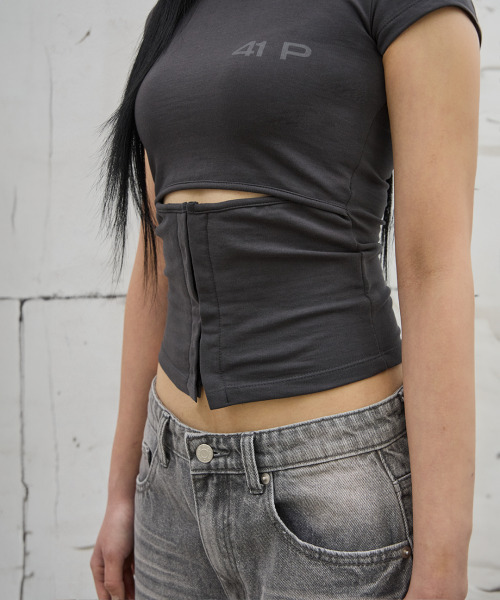 41PRAY(サイルプレイ)の「Hooked Cutout Short Sleeve Top / Charcoal(Tシャツ/カットソー・レディース・チャコールグレー・OS)」の6枚目の写真