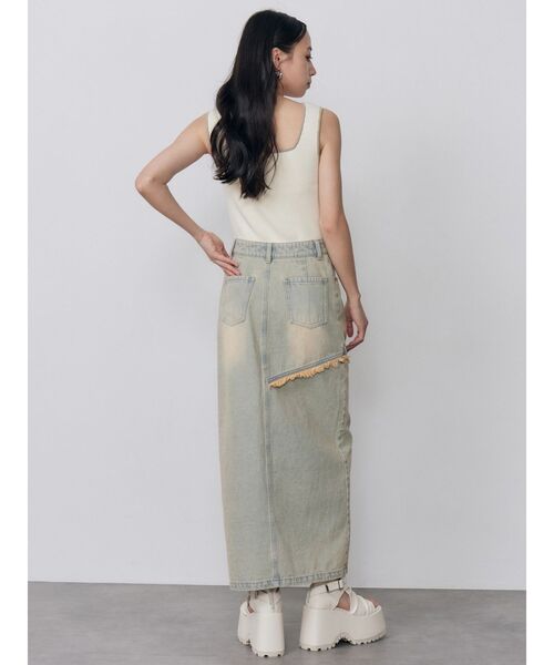 MURUA(ムルーア)の「【セットアップ対応】フリンジスリットデニムスカート 夏服(デニムスカート・レディース・ブラック/ブルー・2/1)」の5枚目の写真
