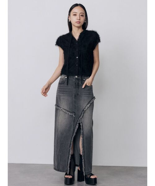 MURUA(ムルーア)の「【セットアップ対応】フリンジスリットデニムスカート 夏服(デニムスカート・レディース・ブラック/ブルー・2/1)」の6枚目の写真