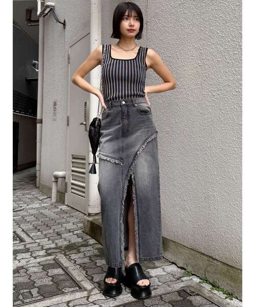 MURUA(ムルーア)の「【セットアップ対応】フリンジスリットデニムスカート 夏服(デニムスカート・レディース・ブラック/ブルー・2/1)」の10枚目の写真