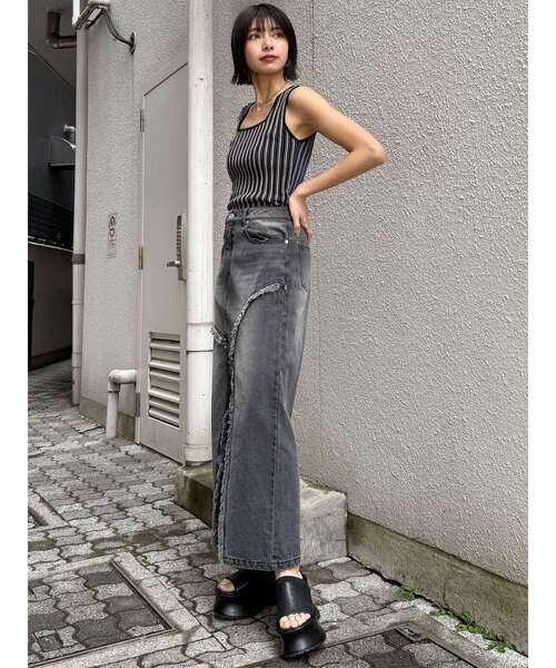 MURUA(ムルーア)の「【セットアップ対応】フリンジスリットデニムスカート 夏服(デニムスカート・レディース・ブラック/ブルー・2/1)」の11枚目の写真