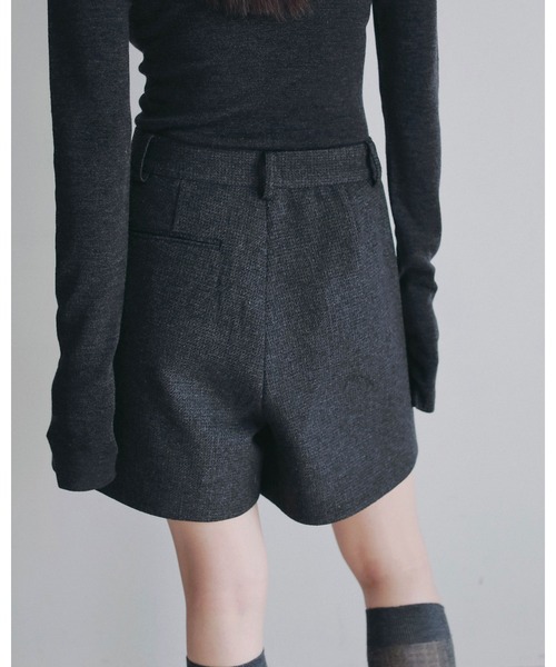 anuke(アンヌーク)の「Herringbone Short Pants(その他パンツ・レディース・ベージュ/チャコールグレー・36inch/38inch)」の7枚目の写真