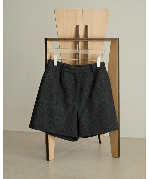 anuke(アンヌーク)の「Herringbone Short Pants(その他パンツ・レディース・ベージュ/チャコールグレー・36inch/38inch)」の11枚目の写真