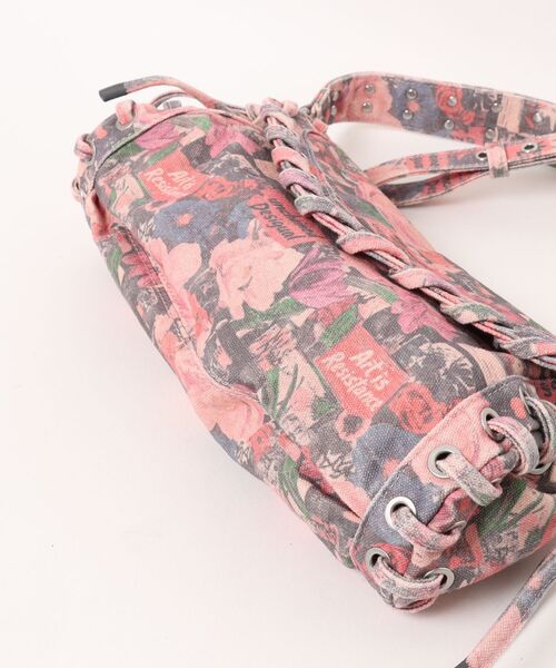 Desigual（デシグアル）の「ピンクフローラルプリント スタッズフラップミニショルダーバッグ（ショルダーバッグ・レディース・マルチ・FREE）」の4枚目の写真