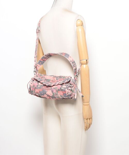 Desigual（デシグアル）の「ピンクフローラルプリント スタッズフラップミニショルダーバッグ（ショルダーバッグ・レディース・マルチ・FREE）」の10枚目の写真