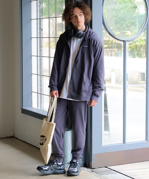 ragged mountain(ラギットマウンテン)の「【RAGGED MOUNTAIN/ラギットマウンテン】 【冷房対策に】MADISON/マディソン ミニ裏毛 フルジップパーカー 薄手・柔らか 羽織り 旅行・冷房対策 ラギットマウンテン(パーカー・メンズ・杢グレー/チャコールグレー/アイボリー/ブラック・MEDIUM/X-LARGE/LARGE)」の17枚目の写真