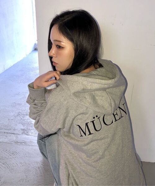 MUCENT（ムセント）の「アフィットバックレタリングフードTシャツ 男女共用 (2カラー)（パーカー・レディース・ブラック/グレー・FREE）」の11枚目の写真