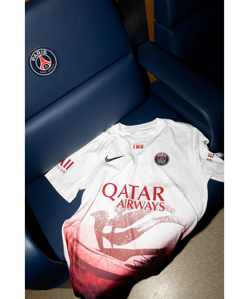 NIKE(ナイキ)の「【Paris Saint-Germain 】Team Wang Collector's Item Uniform(Tシャツ/カットソー・メンズ・ホワイト・X-LARGE/LARGE/MEDIUM/XX-LARGE)」の1枚目の写真