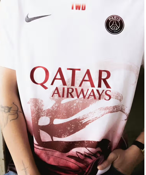 NIKE(ナイキ)の「【Paris Saint-Germain 】Team Wang Collector's Item Uniform(Tシャツ/カットソー・メンズ・ホワイト・X-LARGE/LARGE/MEDIUM/XX-LARGE)」の7枚目の写真