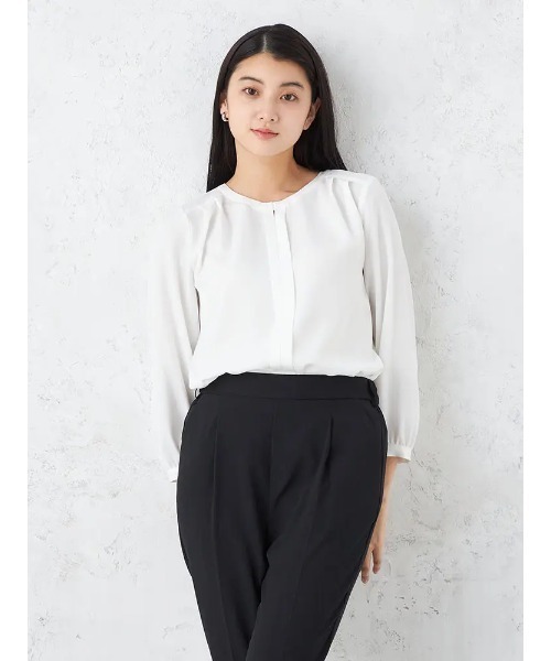 HARUYAMA(ハルヤマ)の「ソフトツイル前タックブラウス カットソー ソフィーチェ ウォッシャブル 通年 【SOFFICE】(シャツ/ブラウス・レディース・オフホワイト/サックスブルー/ベージュ・M/LL/L/S)」の1枚目の写真