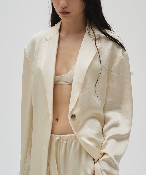 TODAYFUL(トゥデイフル)の「Satin Over Jacket 12610103(テーラードジャケット・レディース・ブラウン/オフホワイト/ブラック・36/38)」の4枚目の写真