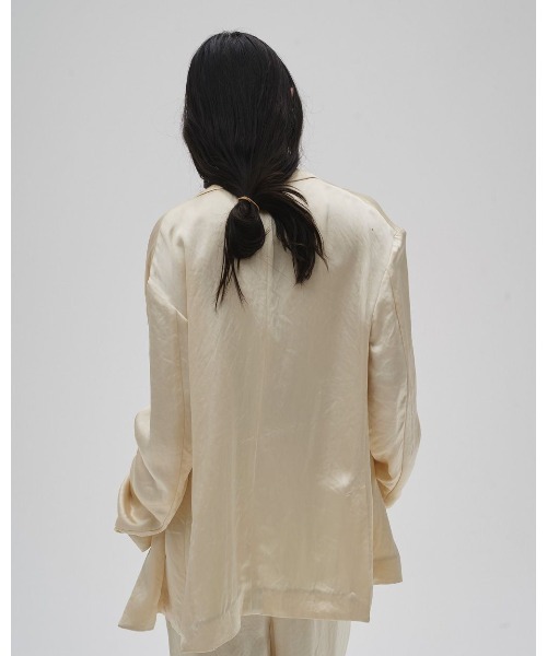 TODAYFUL(トゥデイフル)の「Satin Over Jacket 12610103(テーラードジャケット・レディース・ブラウン/オフホワイト/ブラック・36/38)」の5枚目の写真