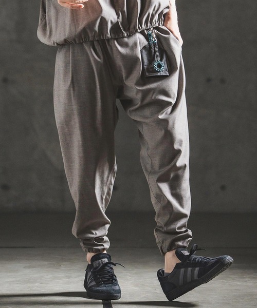 GLIMCLAP(グリムクラップ)の「mp14930- Bamboo Blend Chambray Gathered Hem Pants バルーンパンツ(202-043-gls-cg)(その他パンツ・メンズ・ブラウン/ネイビー/ブラック・S/M/L)」の3枚目の写真