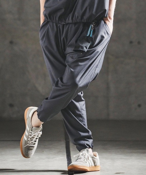 GLIMCLAP(グリムクラップ)の「mp14930- Bamboo Blend Chambray Gathered Hem Pants バルーンパンツ(202-043-gls-cg)(その他パンツ・メンズ・ブラウン/ネイビー/ブラック・S/M/L)」の16枚目の写真