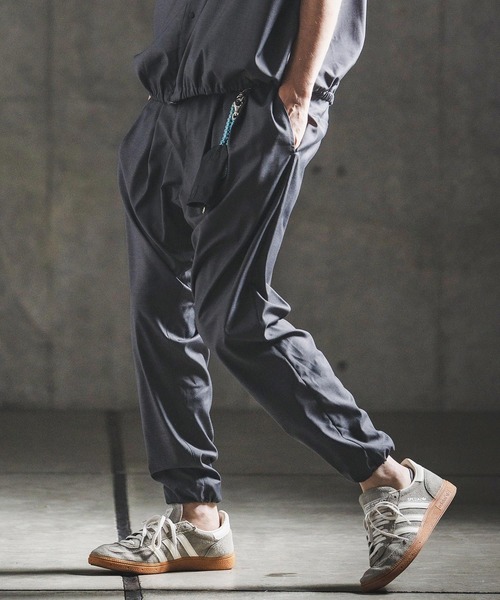 GLIMCLAP(グリムクラップ)の「mp14930- Bamboo Blend Chambray Gathered Hem Pants バルーンパンツ(202-043-gls-cg)(その他パンツ・メンズ・ブラウン/ネイビー/ブラック・S/M/L)」の17枚目の写真