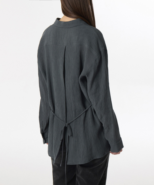 MUSINSA STANDARD WOMAN（ムシンサスタンダードウーマン）の「ウィメンズオーバーサイズシアークリンケルシャツ[ダークグレー]（シャツ/ブラウス・レディース・その他・X-SMALL/SMALL/MEDIUM/LARGE）」の2枚目の写真