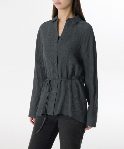 MUSINSA STANDARD WOMAN（ムシンサスタンダードウーマン）の「ウィメンズオーバーサイズシアークリンケルシャツ[ダークグレー]（シャツ/ブラウス・レディース・その他・X-SMALL/SMALL/MEDIUM/LARGE）」の4枚目の写真