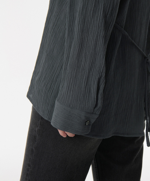 MUSINSA STANDARD WOMAN（ムシンサスタンダードウーマン）の「ウィメンズオーバーサイズシアークリンケルシャツ[ダークグレー]（シャツ/ブラウス・レディース・その他・X-SMALL/SMALL/MEDIUM/LARGE）」の5枚目の写真