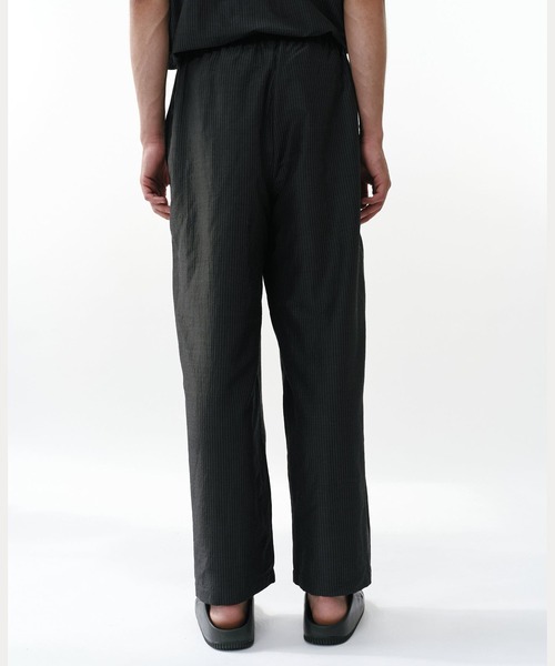 marka（マーカ）の「WIDE CYLINDER FIT EASY PANTS（スラックス・メンズ・ストライプ・2/1）」の3枚目の写真