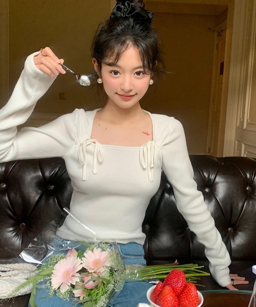 Girly Doll(ガーリードール)の「スクエアネックリボン付き長袖カットソー(Tシャツ/カットソー・レディース・グレー/ホワイト・FREE)」の9枚目の写真
