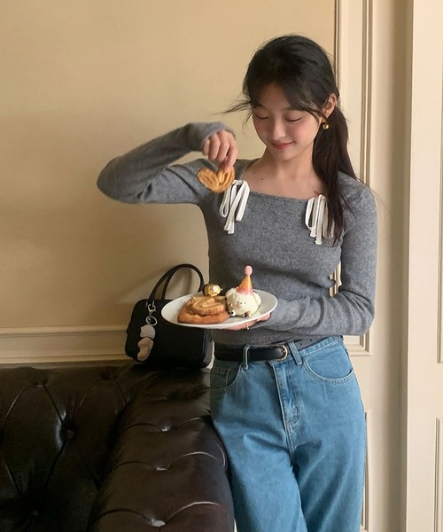 Girly Doll(ガーリードール)の「スクエアネックリボン付き長袖カットソー(Tシャツ/カットソー・レディース・グレー/ホワイト・FREE)」の5枚目の写真