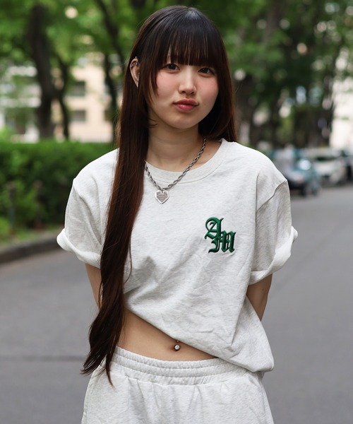 ATMARK(アットマーク)の「《3サイズ展開 / UNISEX 》ATMARK ワンポイントロゴ刺繍 半袖Tシャツ ハート グラフィティ オールド(Tシャツ/カットソー・メンズ・ブラック系2/ホワイト系3/ブラック系4/ブラック系3/ブラック系1/ホワイト系4/ホワイト系2/ホワイト系1・S/L/M)」の4枚目の写真