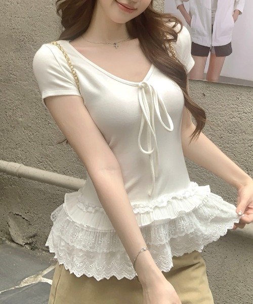 AMAJI（アマジ）の「Vネック レース リボン付き 半袖Tシャツ（シャツ/ブラウス・レディース・ホワイト・SMALL/MEDIUM/LARGE/X-LARGE）」の2枚目の写真