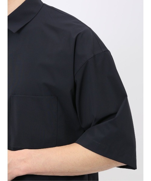 TAKA-Q(タカキュー)の「軽量 ストレッチ ナイロン混 半袖 シャツ セットアップ可能 メンズ(シャツ/ブラウス・メンズ・ネイビー/ブラウン・MEDIUM/LARGE/X-LARGE)」の5枚目の写真