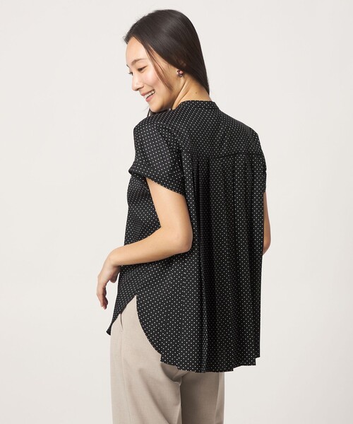 A DAY IN THE LIFE UNITED ARROWS(アデイインザライフユナイテッドアローズ)の「バックプリーツ シャツブラウス <A DAY IN THE LIFE>(シャツ/ブラウス・レディース・ベージュ/オフホワイト/ブラック/ライトブルー・FREE)」の5枚目の写真
