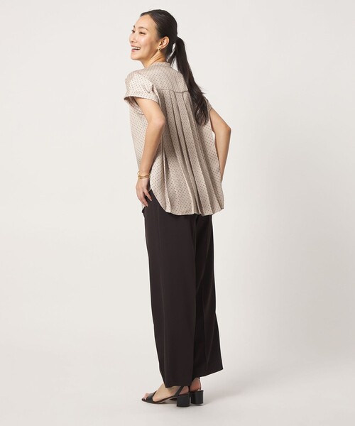 A DAY IN THE LIFE UNITED ARROWS(アデイインザライフユナイテッドアローズ)の「バックプリーツ シャツブラウス <A DAY IN THE LIFE>(シャツ/ブラウス・レディース・ベージュ/オフホワイト/ブラック/ライトブルー・FREE)」の10枚目の写真