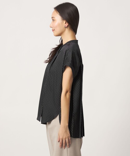 A DAY IN THE LIFE UNITED ARROWS(アデイインザライフユナイテッドアローズ)の「バックプリーツ シャツブラウス <A DAY IN THE LIFE>(シャツ/ブラウス・レディース・ベージュ/オフホワイト/ブラック/ライトブルー・FREE)」の12枚目の写真