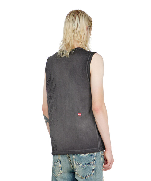 DIESEL（ディーゼル）の「メンズ スリーブレストップ T-RAWBISCO（Tシャツ/カットソー・メンズ・グレー系その他/ホワイト系その他・SMALL/MEDIUM/LARGE/X-SMALL/X-LARGE/XX-LARGE）」の6枚目の写真