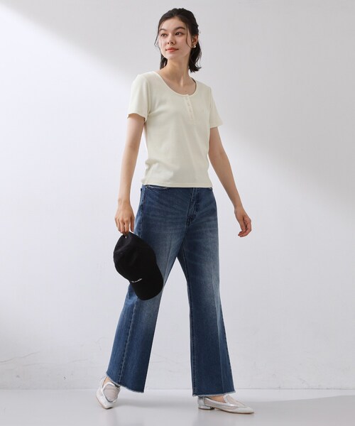 THE SHOP TK (ザ ショップ ティーケー )の「ヘンリーネック ワンポイント刺繍トップス(Tシャツ/カットソー・レディース・ブラック/グレー/アイボリー・12/13)」の6枚目の写真