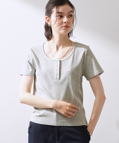 THE SHOP TK (ザ ショップ ティーケー )の「ヘンリーネック ワンポイント刺繍トップス(Tシャツ/カットソー・レディース・ブラック/グレー/アイボリー・12/13)」の8枚目の写真