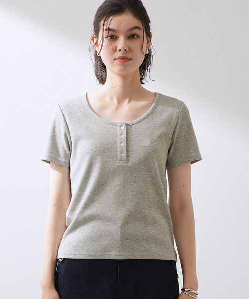 THE SHOP TK (ザ ショップ ティーケー )の「ヘンリーネック ワンポイント刺繍トップス(Tシャツ/カットソー・レディース・ブラック/グレー/アイボリー・12/13)」の17枚目の写真