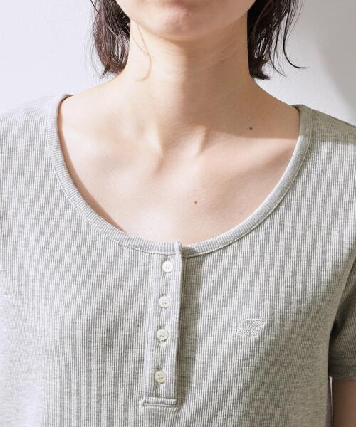 THE SHOP TK (ザ ショップ ティーケー )の「ヘンリーネック ワンポイント刺繍トップス(Tシャツ/カットソー・レディース・ブラック/グレー/アイボリー・12/13)」の20枚目の写真
