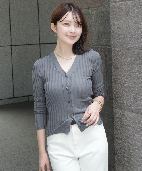 anuans(アニュアンス)の「Vネックシルクカーディガン(Tシャツ/カットソー・レディース・ターコイズブルー/グレー/ピンク系その他/イエロー系その他/ブラック・FREE)」の1枚目の写真