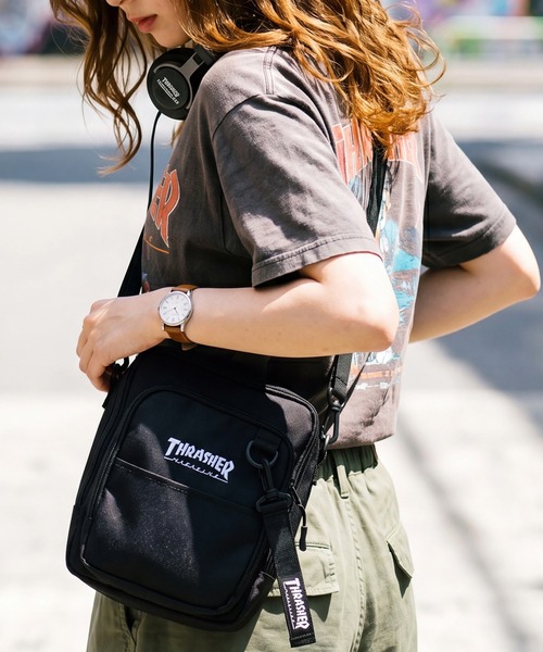 THRASHER(スラッシャー)の「【THRASHER/スラッシャー】バーティカル ミニ ショルダーバッグ(ショルダーバッグ・メンズ・ブラック系1/ブラック・FREE)」の2枚目の写真
