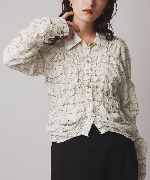 W:Huku（フーク）の「コットン ガーゼ シャーリング シャツ ブラウス / Cotton Gauze Shirring Shirt Blouse（シャツ/ブラウス・レディース・ブラウン/ダークネイビー/アイボリー/ホワイト・FREE）」の6枚目の写真
